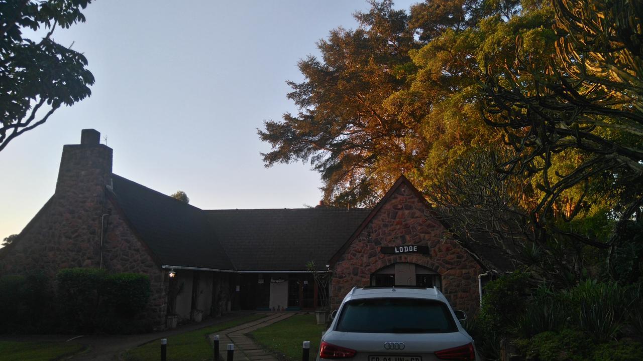 Villa Phezulu Safari Park à Botha's Hill Extérieur photo